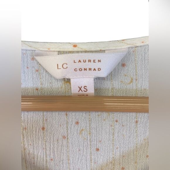 Lauren Conrad Ruffle Sleeve Blouse. Size XS - Picture 7 of 9